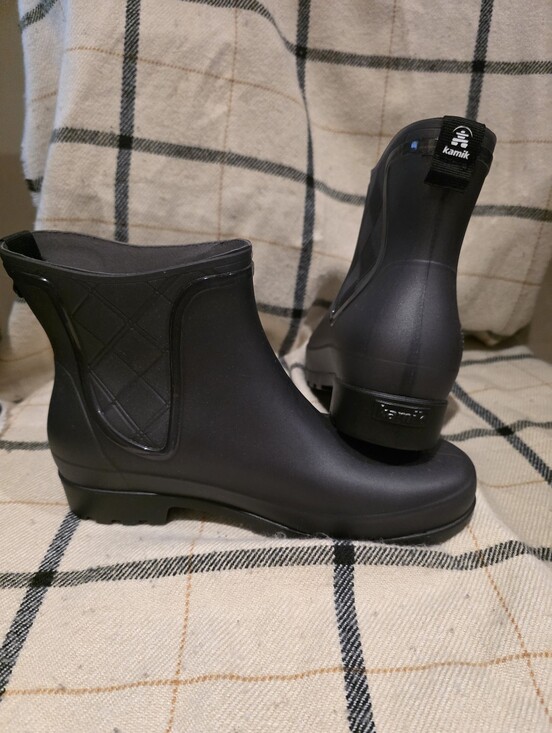Kamik Shoes - NWOT Kamik Black Short Chelsea Rain Boots